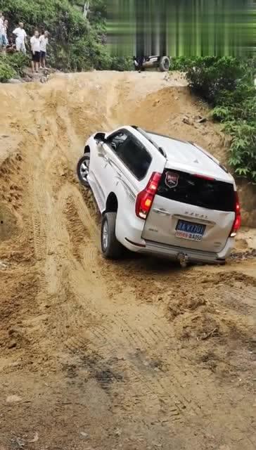 国产车挑战网红坡视频